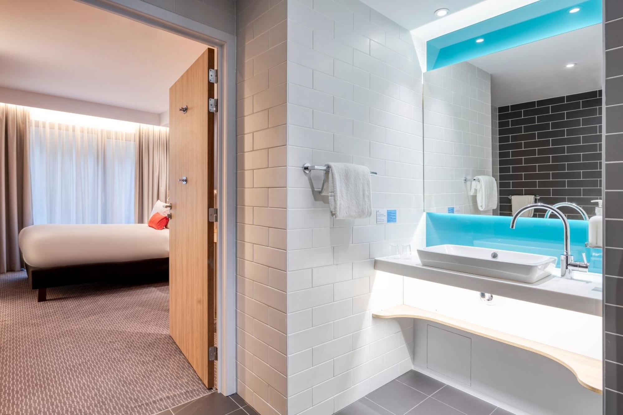 Holiday Inn Express Antwerp - City Centre By Ihg Exterior photo